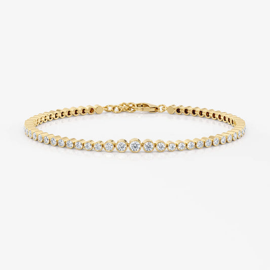 Graduated Diamond Tennis Bracelet in 18K Gold