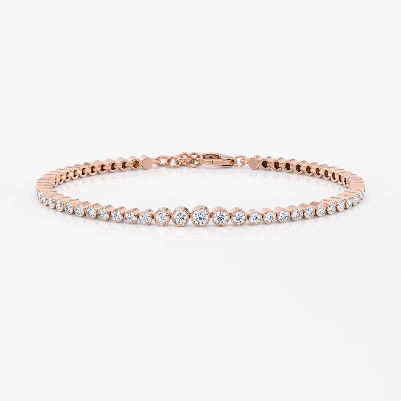 Graduated Diamond Tennis Bracelet in 18K Gold